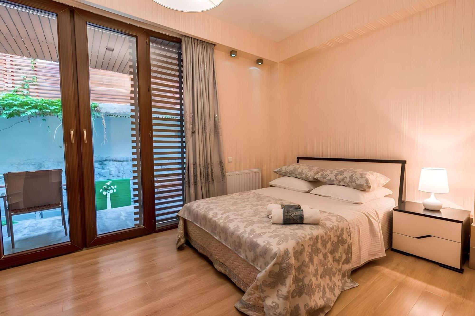 Cabernet Corner Apartment Tbilisi Bagian luar foto