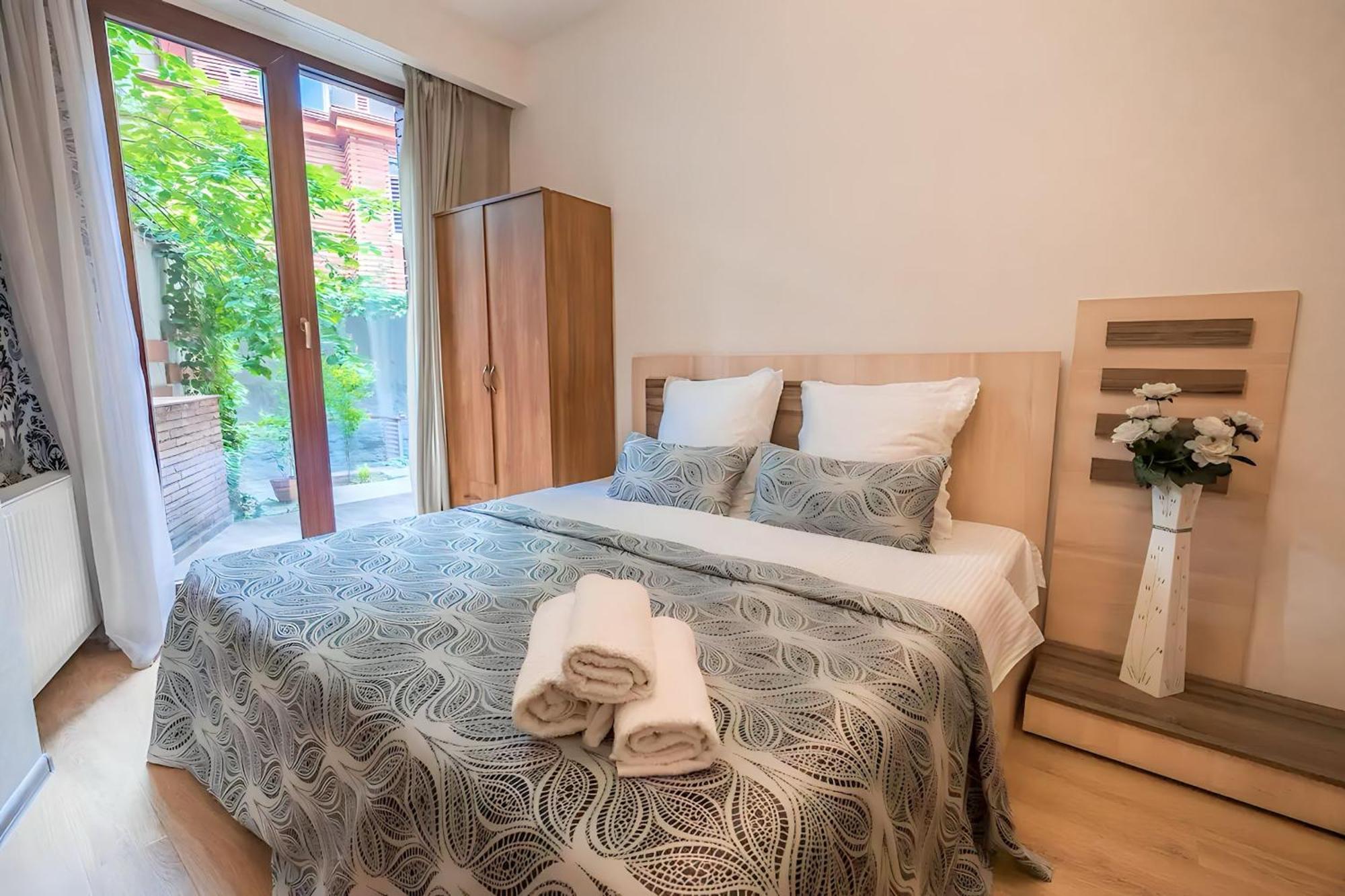 Cabernet Corner Apartment Tbilisi Bagian luar foto